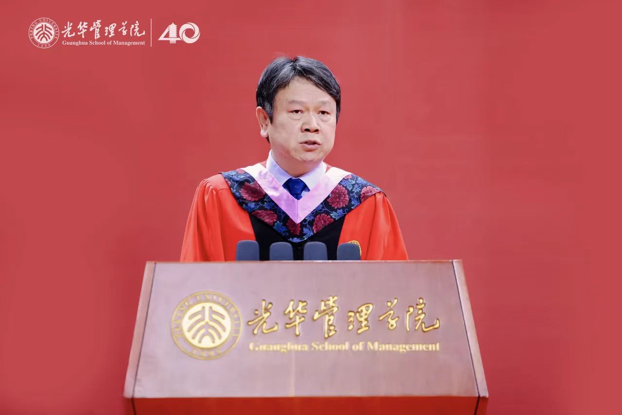 以“未名”之名，做一个自己尊沉的人丨北大KU酷游官网院长刘俏2025年毕业致辞